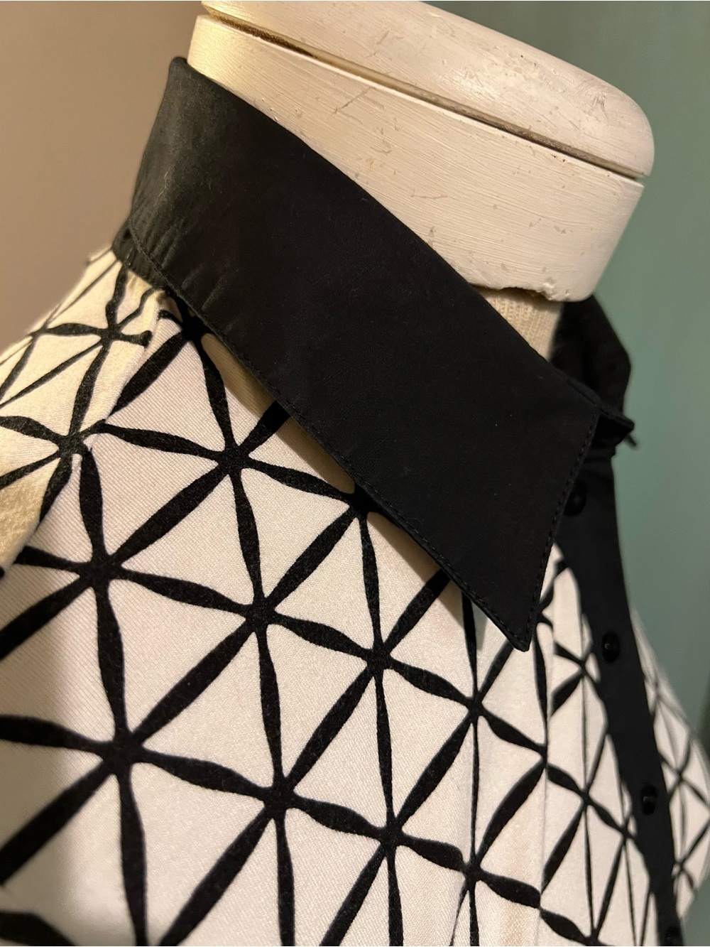 Anne Fontaine Sz 40 Shirt Geometric White W/ Contrast Crisp Cotton Black Collar - Picture 10 of 16